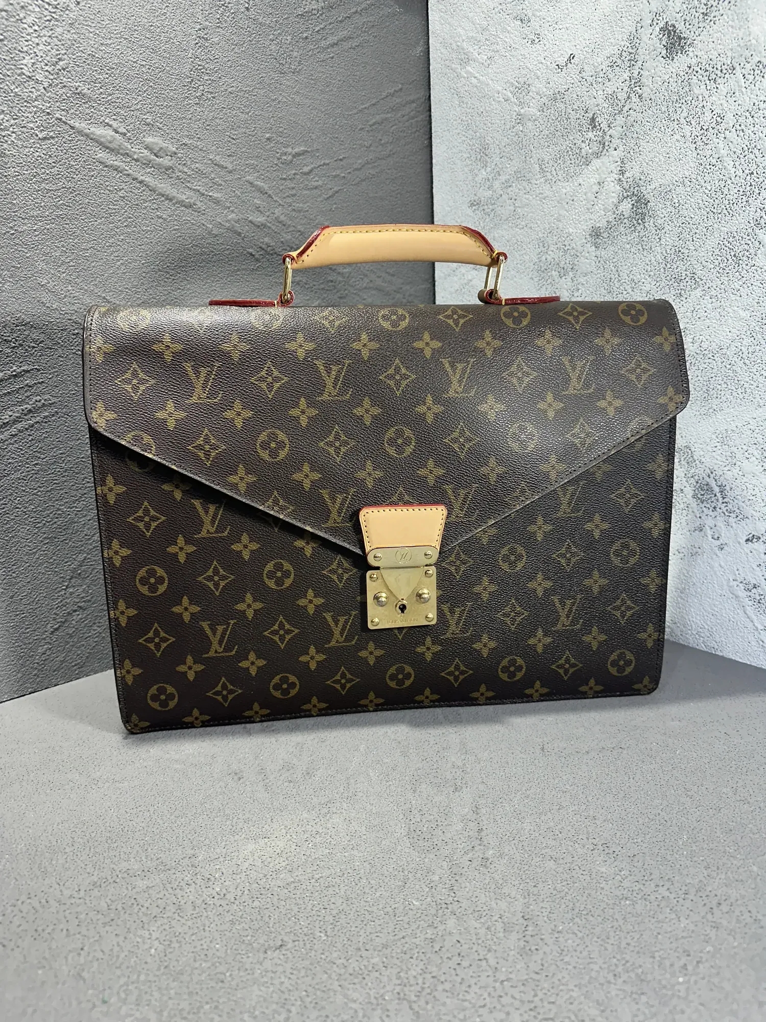 가방-루이비통-가죽수선-모노그램 세르비에트 콘세이에 브리프케이스 수선 후